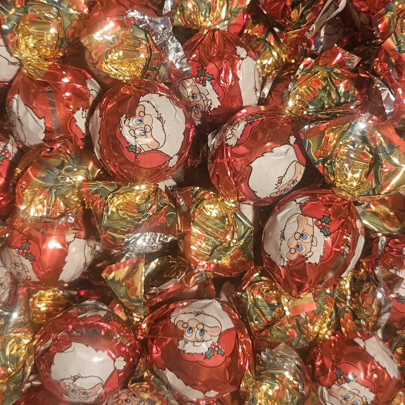 Christmas Santa Balls Milk Chocolate Foil Wrapped Pralines 100g